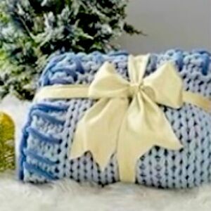 Bedsure cable knit light blue new 50X60 blanket.